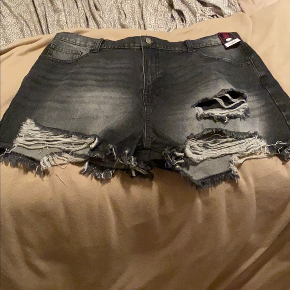 No Boundaries High Rise Mom Fit denim shorts